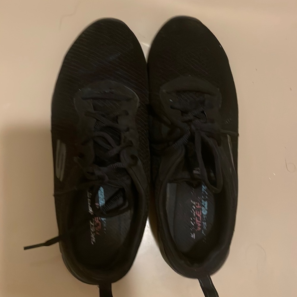 Skechers Dual Lite Lyte weight tennis shoe.